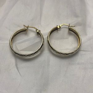 Two tone etched hoop earrings